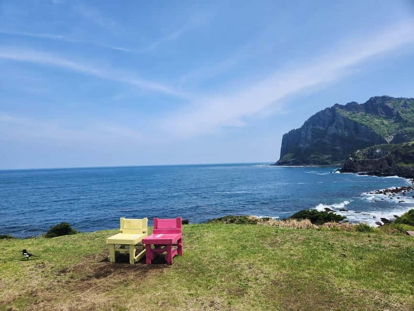 Jeju: Eastern Jeju UNESCO Spots Day Tour - Seongsan Ilchulbong: the tuff cone that makes Jeju look dramatic