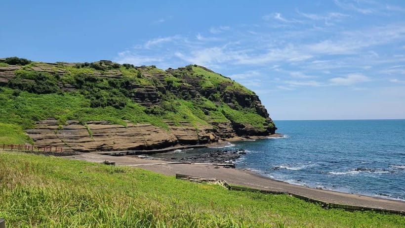 Jeju: Eastern UNESCO Sites Tour with Haenyeo Show - Guide quality is part of the product