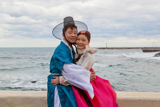 [Jeju] Hanbok Private guide tour & photo session in beautiful Yongduam rock, - Yongduam Rock: why the dragon head backdrop photographs so well
