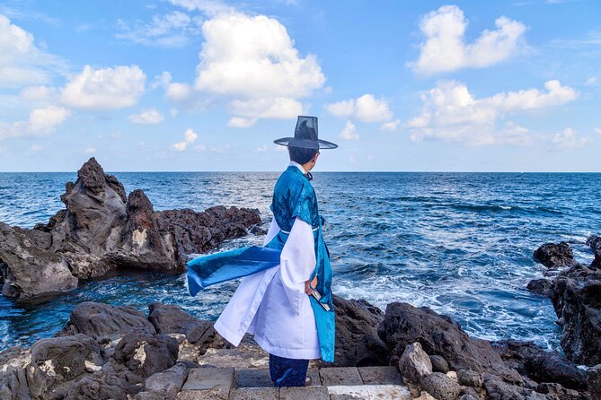[Jeju] Hanbok Private guide tour & photo session in beautiful Yongduam rock, - Yongyeon Cloud Bridge and the hanbok-style pagoda rest stop