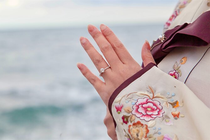 [Jeju] Hanbok Private guide tour & photo session in beautiful Yongduam rock, - Price and value: $77 for an outfit, hair, and a photo bundle