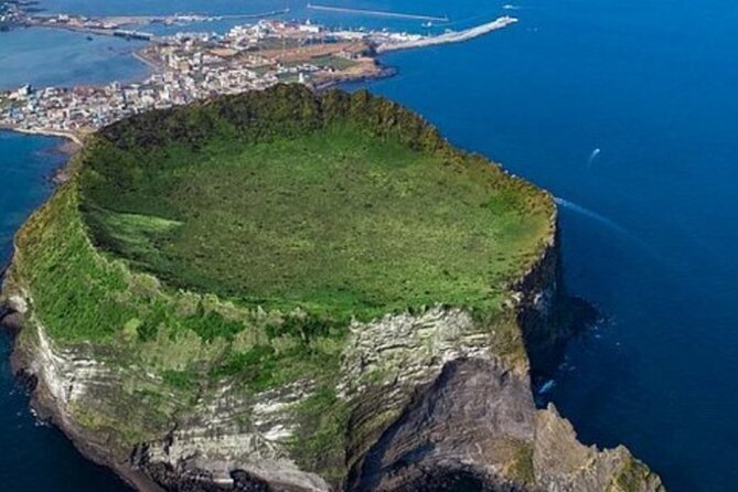 Jeju Island English Private & Flexible Tour any number anywhere - A private Jeju day that saves you from the map stress