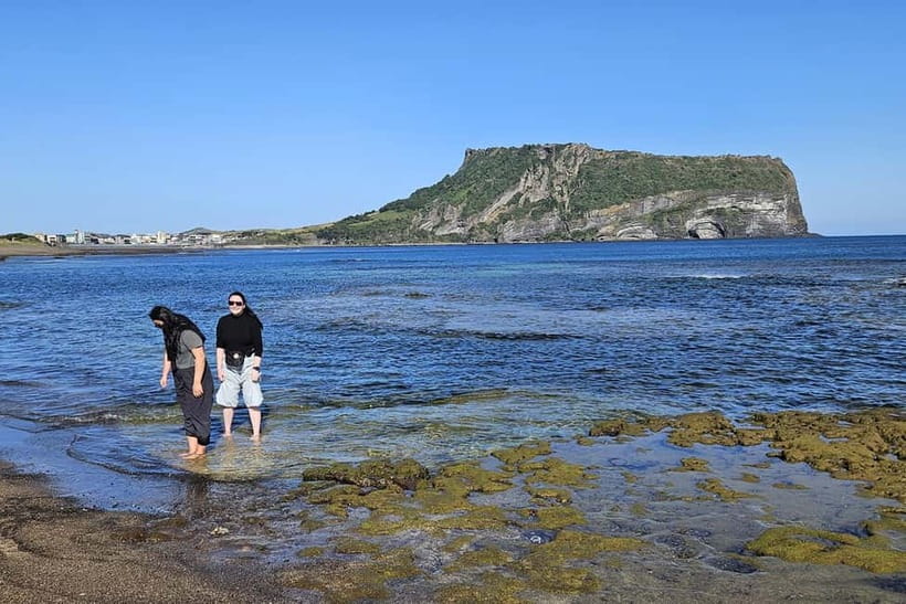 Jeju Island: Full-Day East Jeju Bus Tour with Entry Fees - Hamdeok Beach: how the day should end