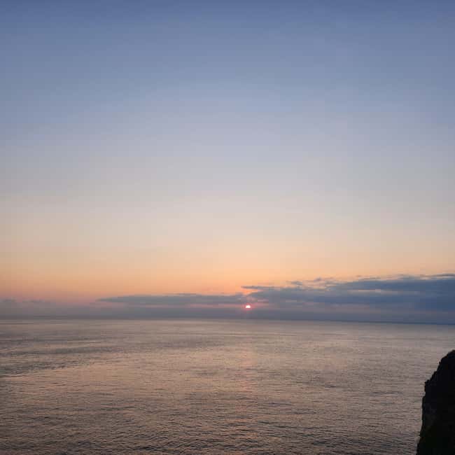 JEJU ISLAND : Higlights SUNRISE guided Tour - Hotel pickup, licensed guides, and the value of not figuring it out