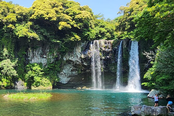 Jeju island Southern UNESCO Day Tour With Hallasan MT - Your day at a glance: 5 stops, staged for viewing