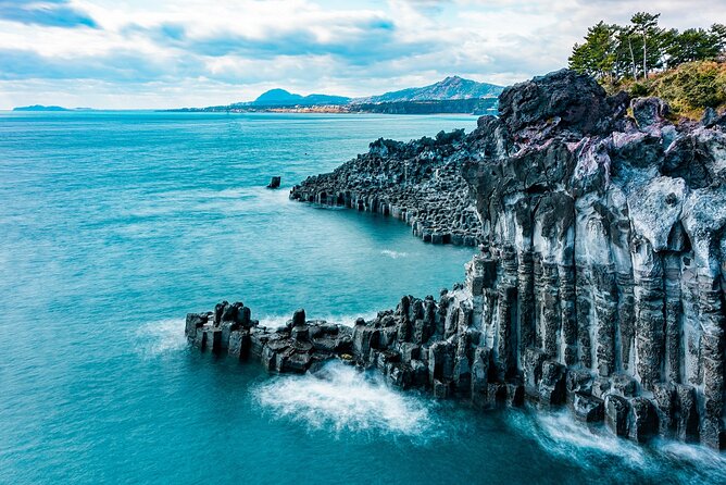 Jeju Island UNESCO Heritage Bus Tour - Jeju in two packed days, with pickup and real English help