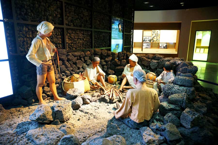 Jeju Premium Small Group UNESCO Day Tour - East - Ilchul Land and Land Micheon Cave: Nature Stops Plus a Footbath Reset