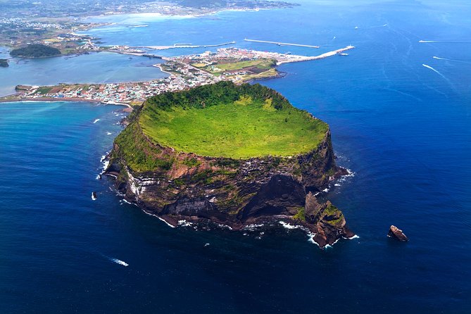 Jeju Premium Small Group UNESCO Day Tour - East Course - Ilchul Land and Land Micheon Cave: Nature Plus the Underground Walk