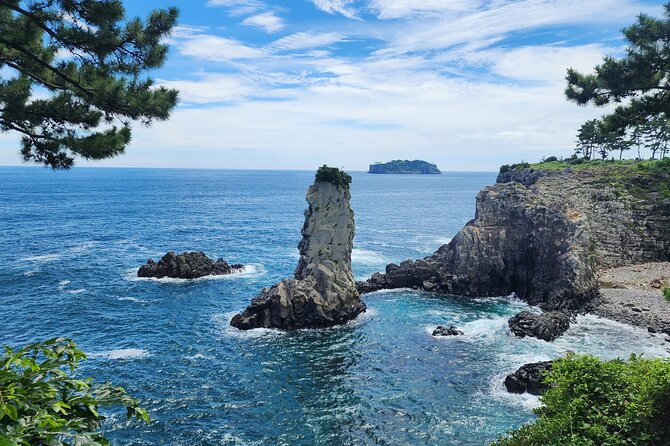 Jeju Premium Small Group UNESCO Day Tour - South Course - Yakcheonsa Temple: Joseon-era vibes and a cultural break