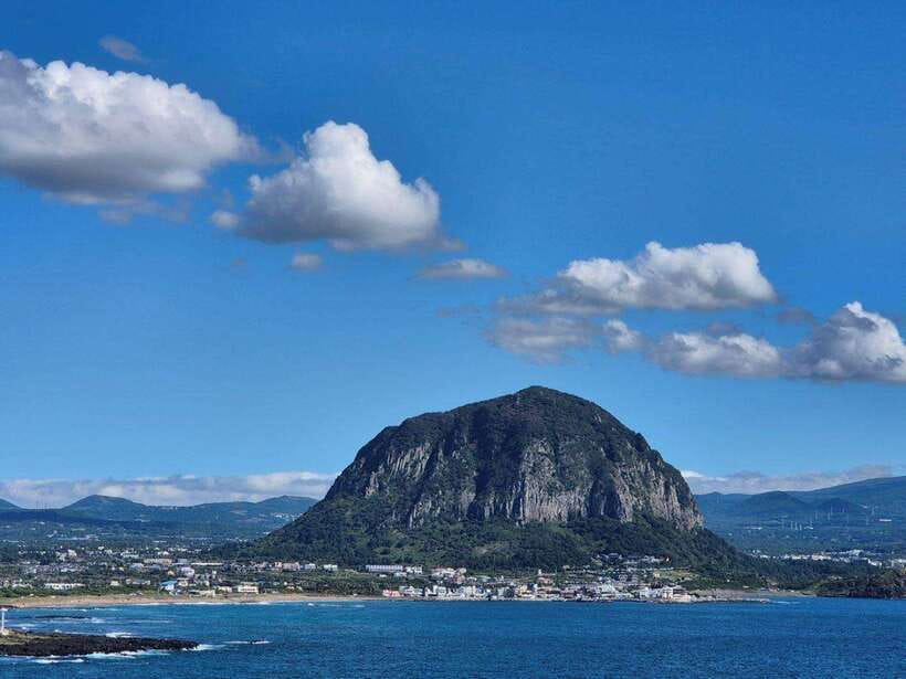 Jeju: Private Tour with an English Guide and a Vehicle - Private Jeju with a car: the real win is time and stress