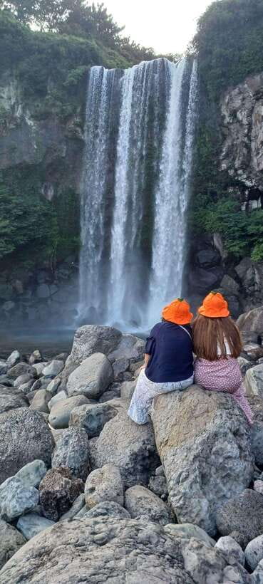 Jeju: Private Tour with an English Guide and a Vehicle - Cheonjeyeon Waterfall and O’Sulloc tea farm or Sanbangsan
