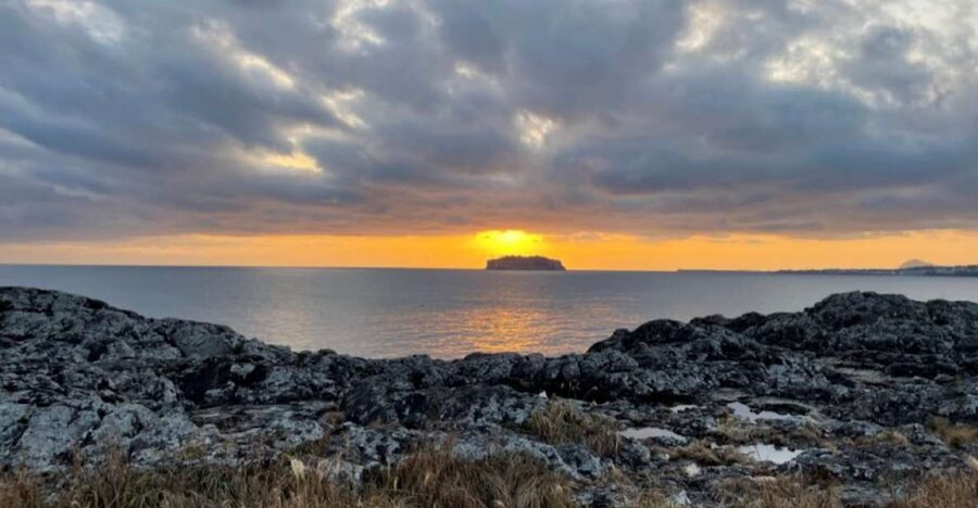Jeju: Seogwipo City Walking Tours with Sunset - Your English guide in a group of 10, Chanie and Kim Chan style