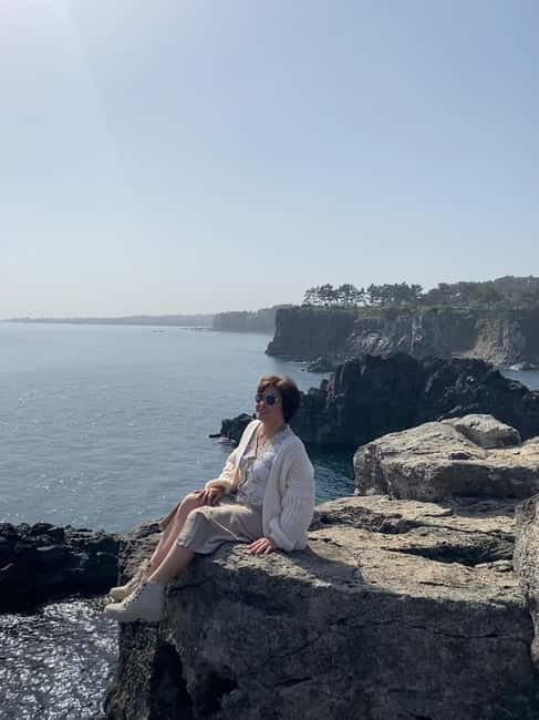 Jeju: Southern UNESCO Geopark Day Tour - Duty-free hop-ons, seasonal Jeonnong-ro blossoms, and evening drops