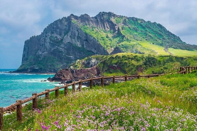 Jeju Unesco Eest course Package Private Van Guided Tour - Stop 2: Seongeup Folk Village, where culture is preserved