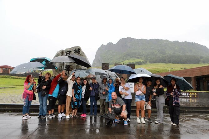 Jeju WEST&SOUTH One Day Tour with MT.halla & Aewol - Aewol Cafe Street and Handam Beach sunset mood