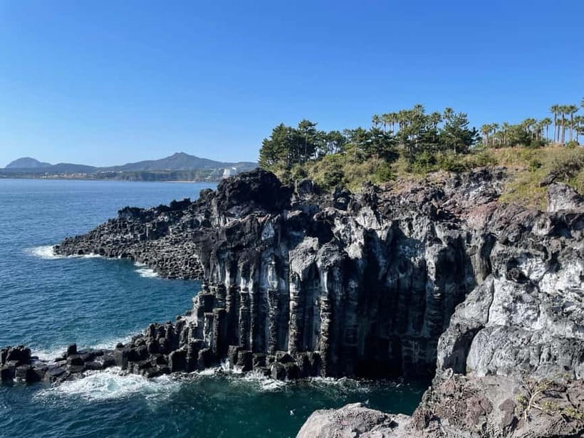 Jeju: Western and Southern Sightseeing Day Tour - Bomunsa Temple on Sanbangsan: Ocean-Facing Calm at the End