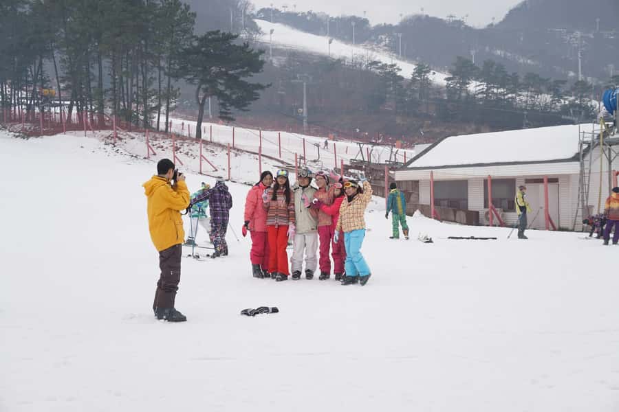 Jisan Forest Resort: Ski Full-Day Tour or Shuttle from Seoul - Your three choices: Basic Ski Tour, Full Package, or Shuttle Only