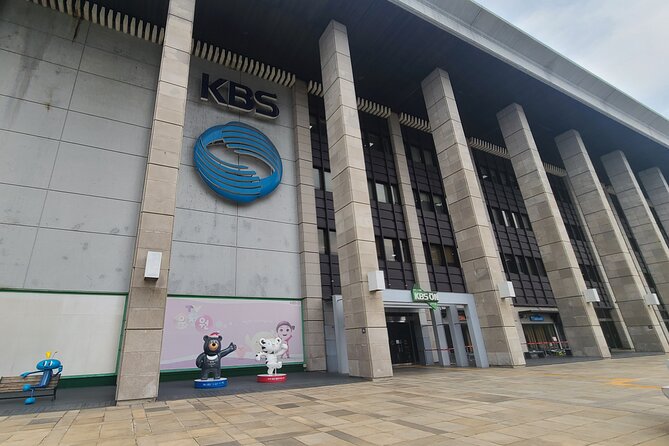 K-POP Experience in Seoul: Real K-POP Agency & Fan Culture - HiKR GROUND: MV sets and make-your-own short video fun