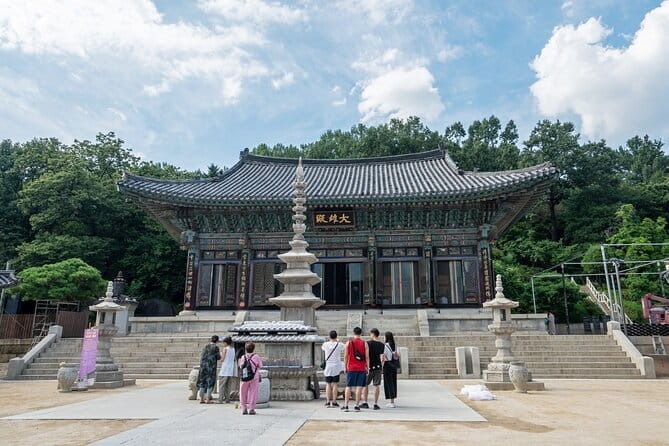 Korea Temple & Starfield Library Gangnam K-BBQ - Gangnam Style Horse Dance Stage: Quick Photo Stop That Sets the Mood