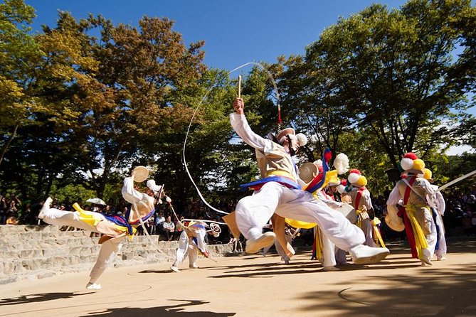 Korean Folk Village and Suwon Hwaseong Fortress Day Tour(EG Tour) - Suwon Nammun Market: a useful finish with snack options