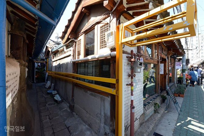 Korean History & Heritage Tour - Jogyesa Temple: Buddhist practice in the city center