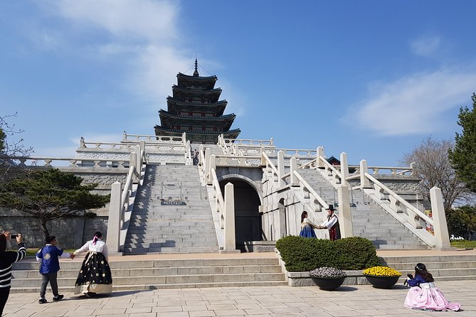 Korean Palace and Market Tour in Seoul Including Insadong and Gyeongbokgung Palace - Insadong Antique Alley: where souvenirs feel local