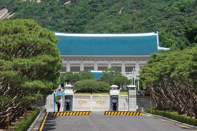 Korean Palace and Market Tour in Seoul Including Insadong and Gyeongbokgung Palace - Jogyesa Temple, early on: a calm start before the palaces