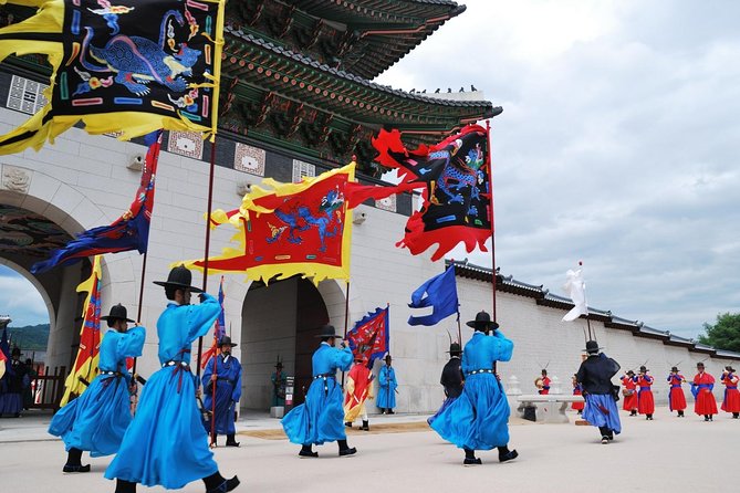 Korean Palace and Temple Tour in Seoul: Gyeongbokgung Palace and Jogyesa Temple - Seoul City Hall as the wrap-up point