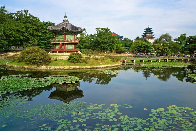 Korean Palace and Temple Tour in Seoul: Gyeongbokgung Palace and Jogyesa Temple - Value check: why this $40, 3.5-hour format can make sense