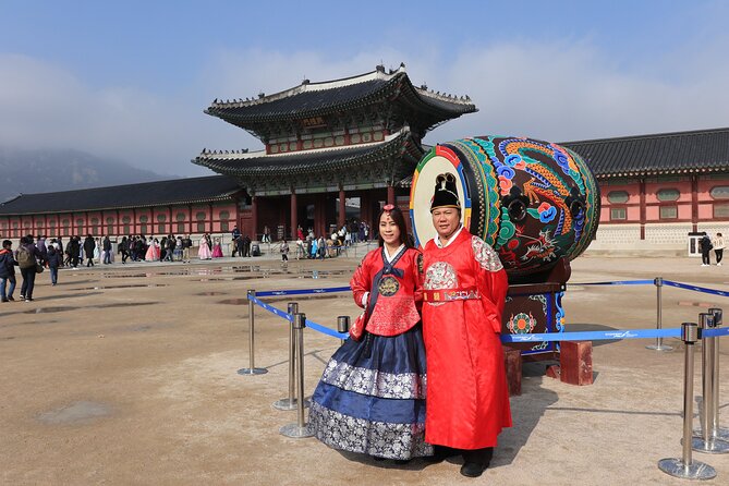 Layover Tour from Incheon Airport to Seoul with a Tour Specialist - Insadong: the traditional shopping district with real souvenir value