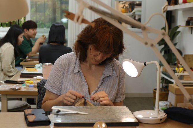 Leather Products Workshop in Seoul - Instructor Attention and the Pace That Keeps You From Getting Stuck