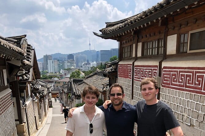 Lee’s Private 4-hour Customized Seoul Tour - Historic neighborhoods: Bukchon Hanok Village and Insadong without the chaos