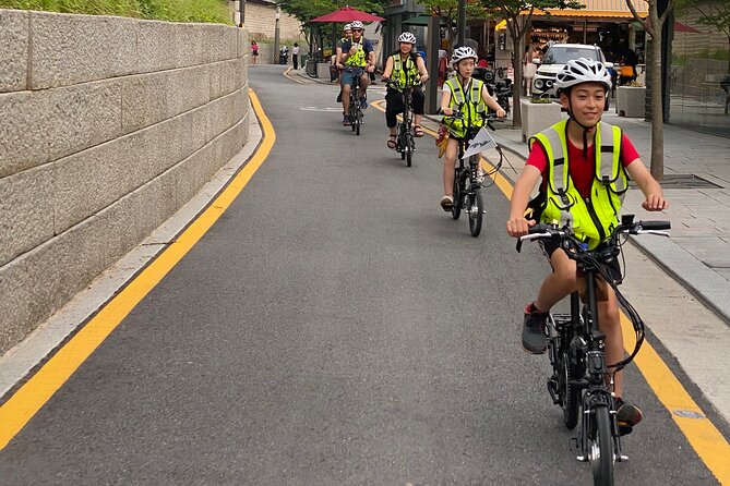 Market Food Tour & Evening E-bike Ride in Seoul - Starting point and getting your bike fitted on time