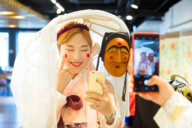 N Seoul Tower Hanbok Rental - Why N Seoul Tower is a smart place for hanbok photos