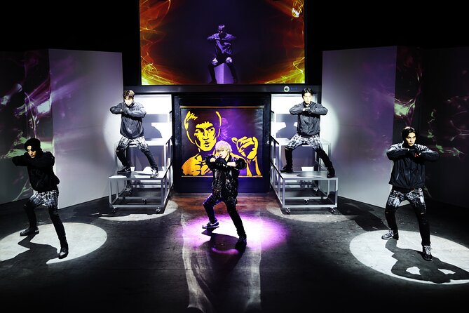 Painters Show in Gwanghwamun Theater (nearby Seodaemun station) - Inside Gwanghwamun Theater: close seats, chilly air, big-group energy