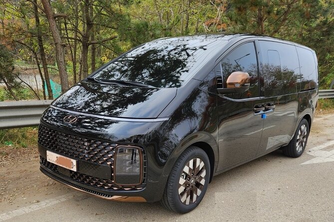 Private Airport Transfer <em> Incheon Airport <-> Seoul (1-5 people) – Key points before you go’ /></p>
<ul>
<li><strong>Gate pickup with a name board</strong> for airport arrivals, based on your flight schedule</li>
<li><strong>Private car for up to 5 people</strong>, so you are not squeezed with strangers</li>
<li><strong>5-piece luggage allowance</strong> with defined standard sizes (larger bags count more)</li>
<li><strong>Hotel lobby meeting for departures</strong>, scheduled 4 hours before your flight</li>
<li><strong>Mobile ticket and clear meeting flow</strong>, plus easy-to-find driver behavior in most cases</li>
<li><strong>Strong value for families and groups</strong> who want baggage help and a direct ride</li>
</ul>
<h2 id="why-incheon-to-seoul-private-pickup-feels-worth-it">Why Incheon to Seoul Private Pickup Feels Worth It</h2>
<p><img width="669" height="446" decoding="async" src=