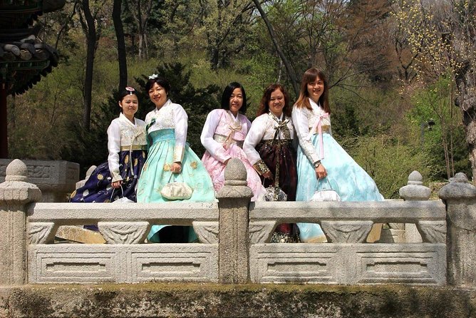 Private day tour Korea(Seoul trip) with Professional Photographer - Downtown Seoul: palaces, heritage, markets, and famous streets