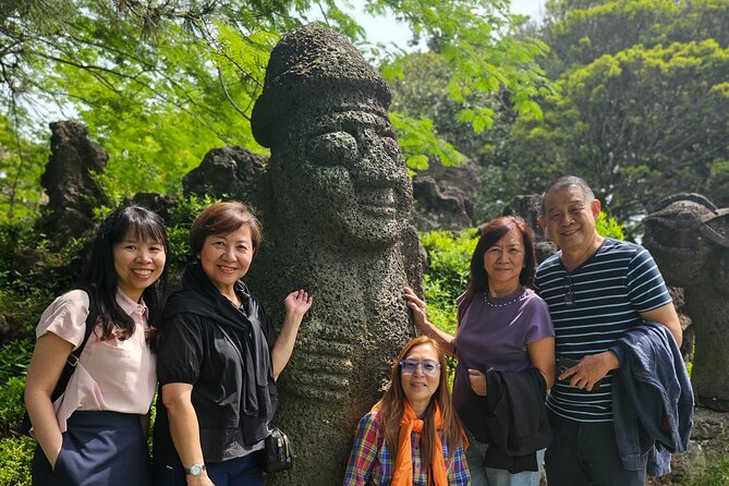 Private Day tour on the fantasy island for CRUISE customers - Dongmun Traditional and seafood markets: your break from sightseeing