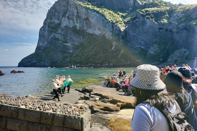 Private Day Tour With Best Jumbo Taxi Driver Tour in jeju island - Seongeup Folk Village, thatched houses and everyday Jeju
