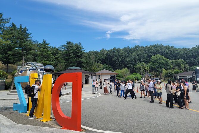 Private DMZ(Demilitarized Zone) Tour with DMZ experts - The drive to Paju, plus why pickup timing matters