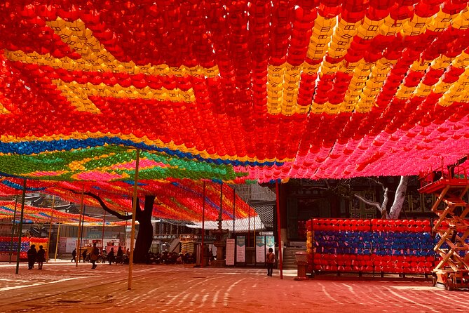 Private Full-Day Guided Tour in Seoul with Lunch, Tea and Dinner - Starting strong at Gyeongbokgung Palace and the Folk Museum