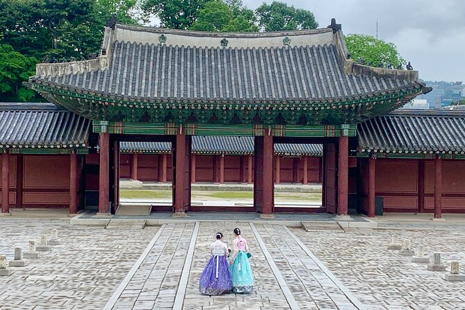Private Full-Day Guided Tour in Seoul with Lunch, Tea and Dinner - Cheonggyecheon Stream: a calm reset through the city