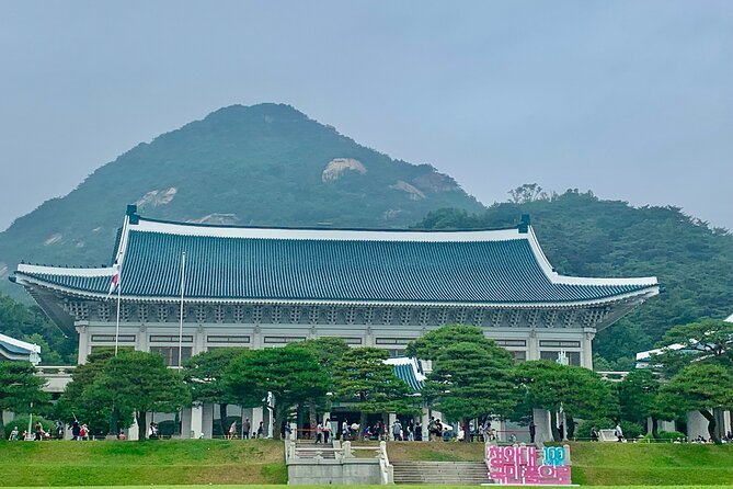 Private Full-Day Guided Tour in Seoul with Lunch, Tea and Dinner - Bukchon Hanok Village: hanok streets without guessing