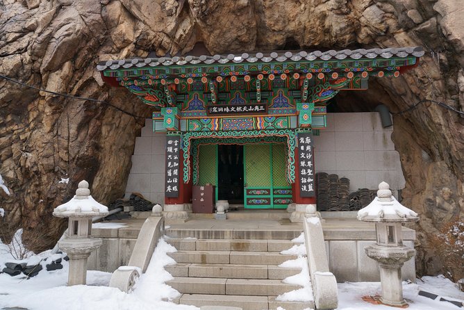 Private Hiking tour to Bukhansan Peak(Baegundae: 836.5m) with Mountain Expert - What to Wear, Bring, and Plan for Comfort