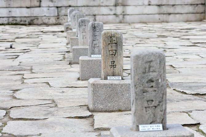 Private Layover Tour from Incheon Airport to Seoul - Namdaemun Market: traditional shopping and a reality check on time