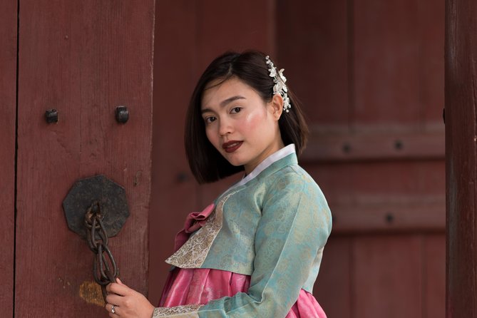Private Palace Photo Shoot in Seoul with a Photographer - Background Variety and the 200+ Photo Delivery