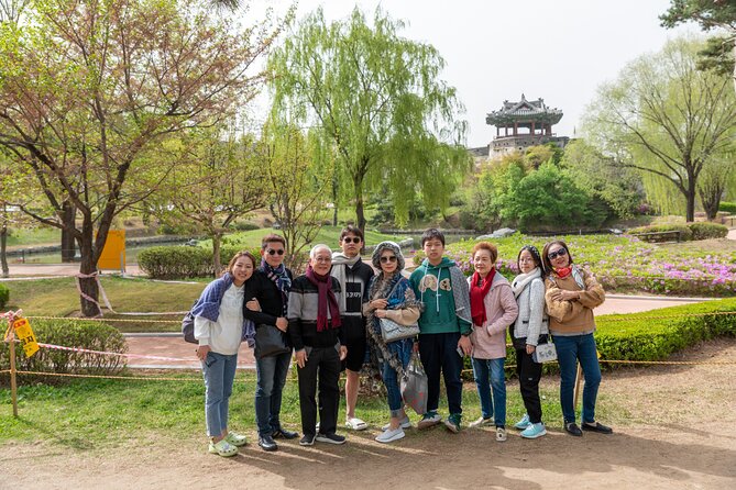 Private Tour around Suwon UNESCO Fortress and Korea Folks Village - Korean Folk Village: old-time living, student-focused storytelling, and pacing