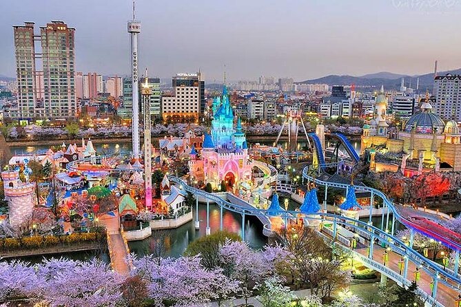 Private tour Lotte World,Tower,Aquarium(All Tickets are included) - Gangnam Style statue at Youngdongdaero 513, COEX East Gate