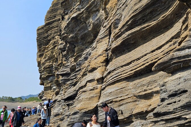 Private Tour South and West Jeju Island with Experienced Driver - Seogwipo Maeil Olle Market: snacks, local rhythm, and an easy reset