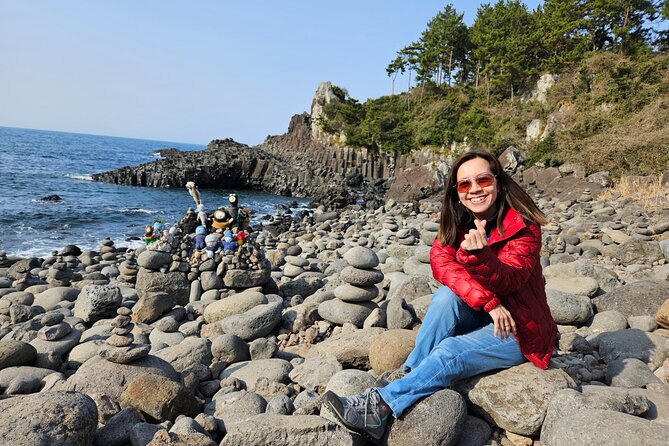 Private Tour South and West Jeju Island with Experienced Driver - Yongmeori Beach cliffs: the dragon shape and the secret-room feeling